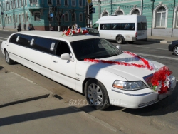 Lincoln TownCar 9 мест (Белый)